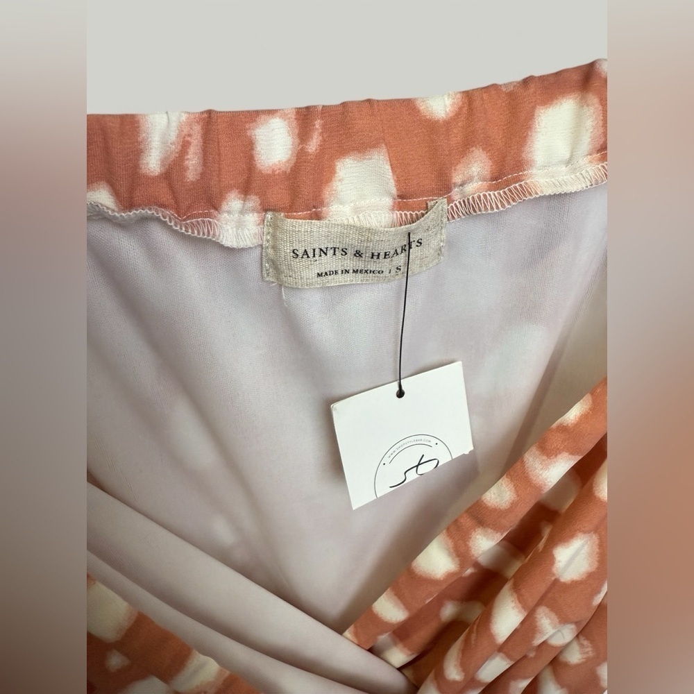 SAINTS & HEARTS Dress Women Size Small Tan White Midi Off-shoulder 3/4 Sleeves - Picture 13 of 14
